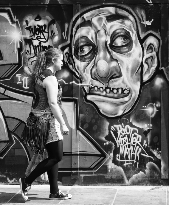 Scary Face in Brick Lane: 50mm Summicron, 1/750s at f/8, ISO 320